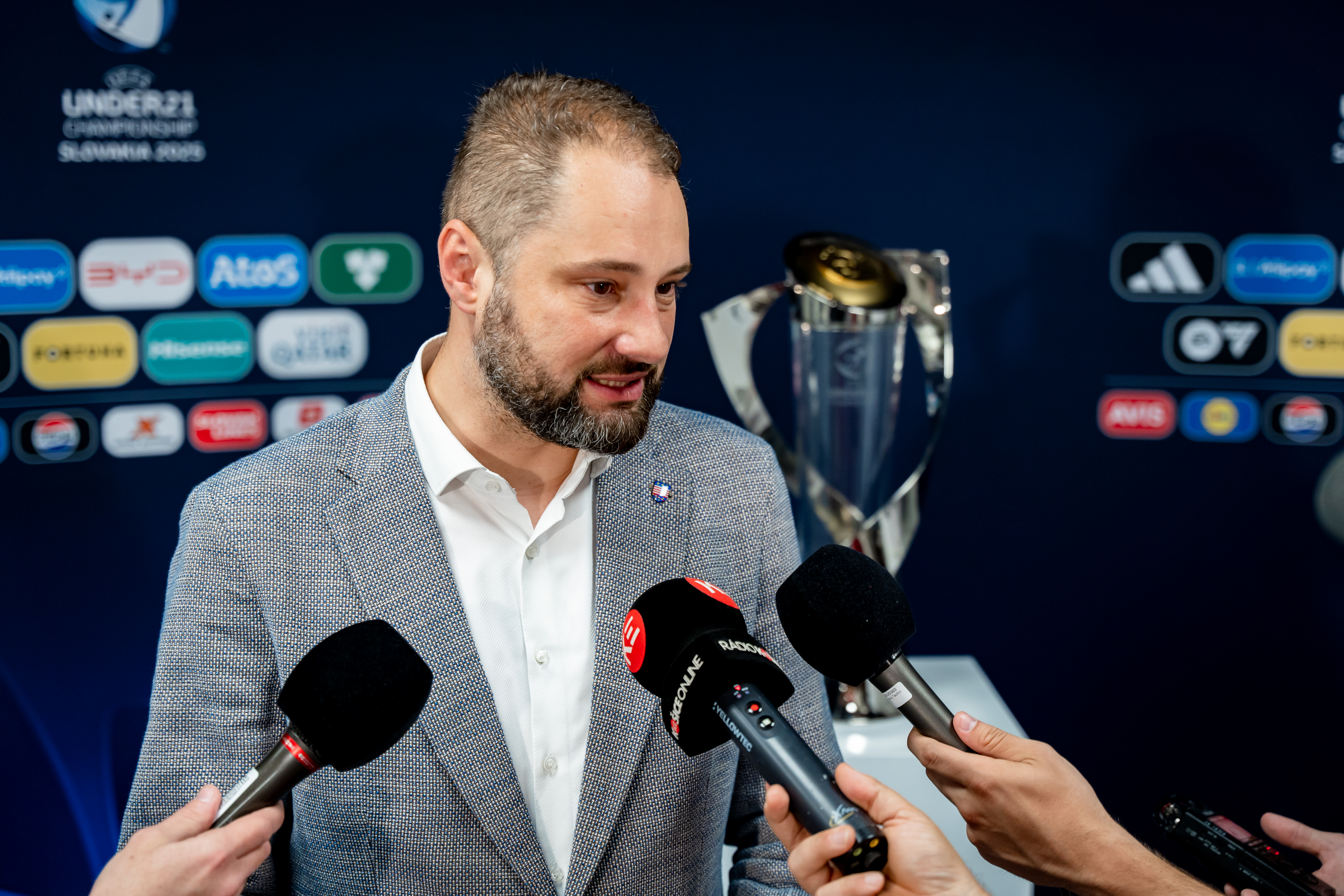 Tlacovy brifing - o pripravach sampionatu UEFA-39